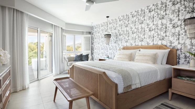  Longbeach Beachfront Club Level Suite